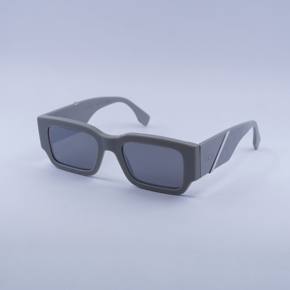 Fendi FE40131I 20C Sunglasses Grey Rectangle Frame, Grey Lenses